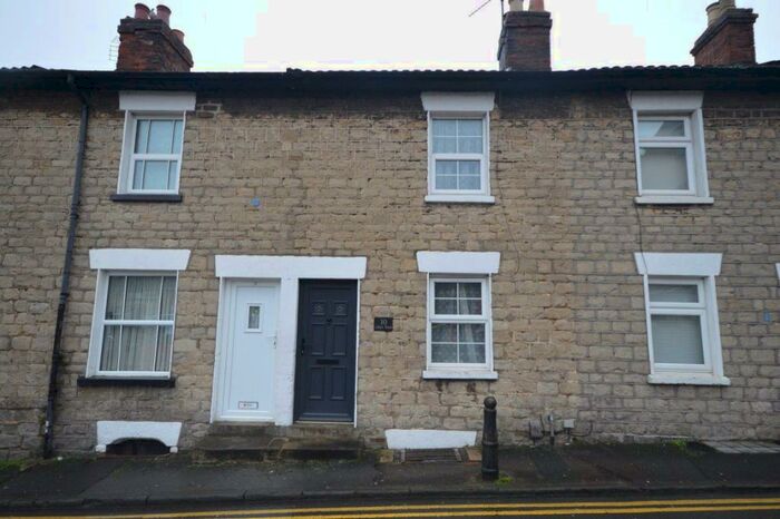2 Bedroom Cottage To Rent In Albert Street, Old Town, SN1