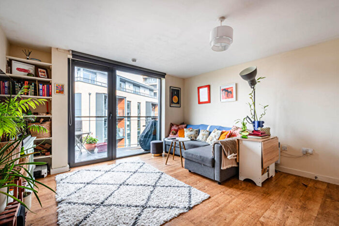 1 Bedroom Apartment For Sale In Palmers Road, London, E2
