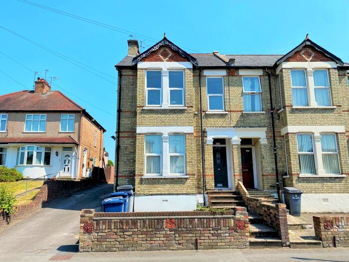 1 Bedroom Flat To Rent In Crescent Road, East Barnet, EN4