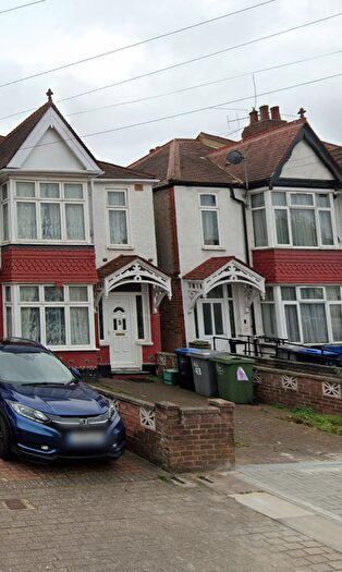 3 Bedroom Flat To Rent In Jesmond Avenue, Wembley, HA9