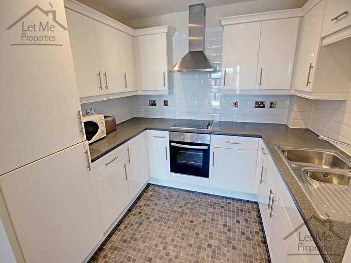 1 Bedroom Flat To Rent In Parkhouse Court, Hatfield AL10