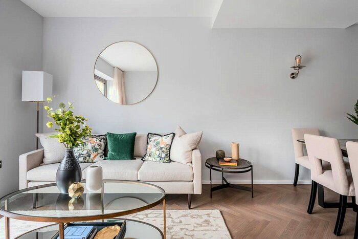 2 Bedroom Flat To Rent In Waterline House, Naravino Grove, Hackney, E8