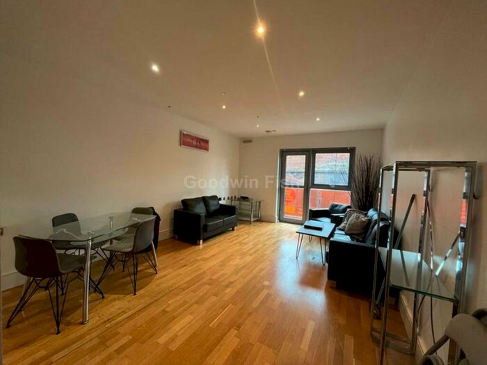 2 Bedroom Apartment To Rent In Whitworth Street, Manchester, M1