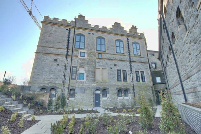 2 Bedroom Flat To Rent In Radial House, Governors Walk, Portsmouth, PO3