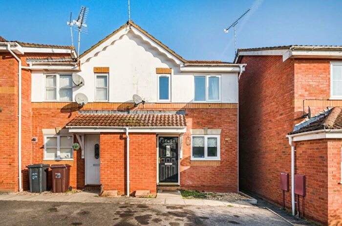 2 Bedroom End Of Terrace House To Rent In Tomkyns Close, Knightwood Park, Chandler's Ford, SO53