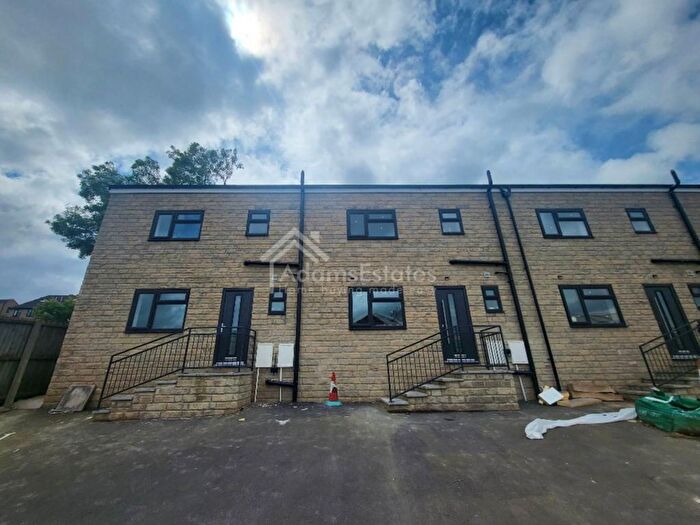 4 Bedroom Town House To Rent In Wharf Street, Dewsbury, WF12