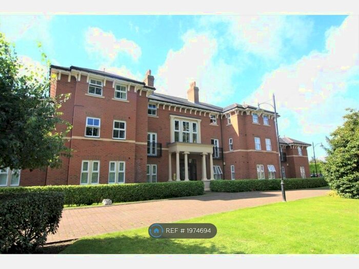 2 Bedroom Flat To Rent In The Beeches, Upton, Chester, CH2