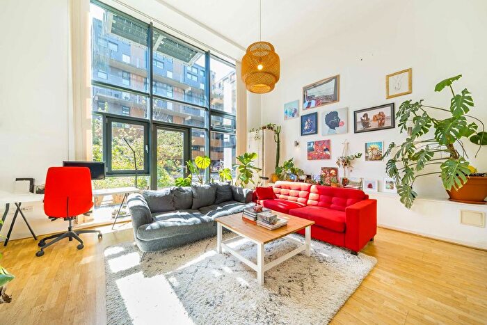 1 Bedroom Flat For Sale In Cowley Road, Acton, W3