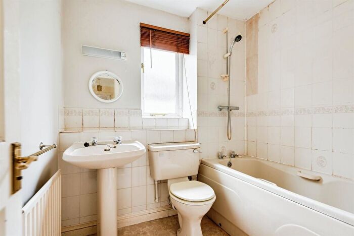2 Bedroom Detached Bungalow For Sale In Dorchester Close, Headington, Oxford, OX3