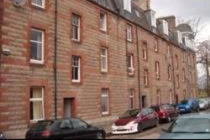 3 Bedroom Flat To Rent In Inch Head Terrace, Perth, PH2