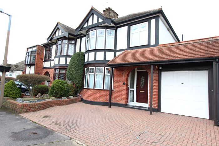 3 Bedroom Town House To Rent In , Waverly Gardens, Grays, RM16