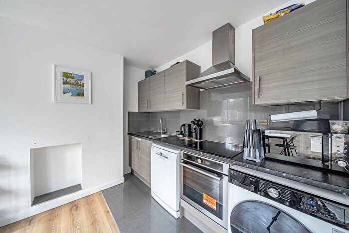 4 Bedroom Maisonette To Rent In Hersham Close, Roehampton, London, SW15