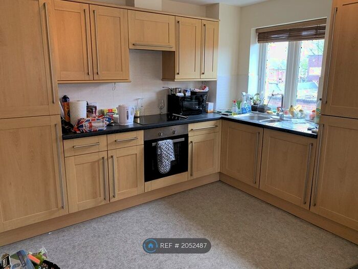 2 Bedroom Flat To Rent In Highcliffe House, Highcliffe, Christchurch, BH23