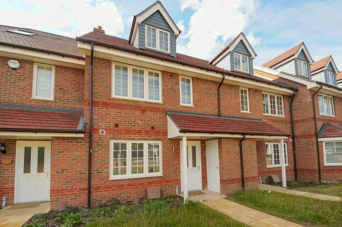 5 Bedroom Town House To Rent In Maidenhead, Berkshire, SL6