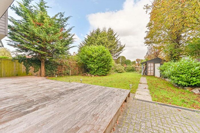 5 Bedroom Detached House To Rent In Avondale Avenue, Worcester Park, KT4