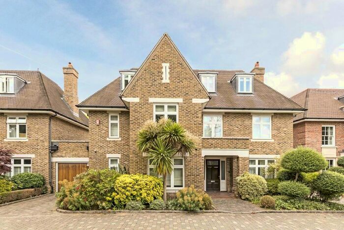 5 Bedroom Property To Rent In Chalmers Way, Twickenham, TW1