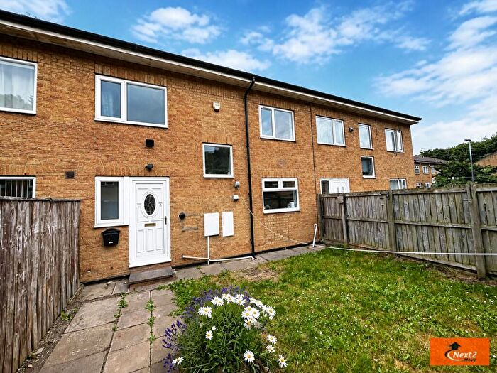 3 Bedroom Terraced House For Sale In Pentland Close, SR8