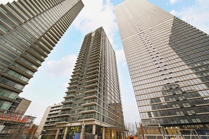 1 Bedroom Apartment To Rent In The Landmark, Canary Wharf, E14