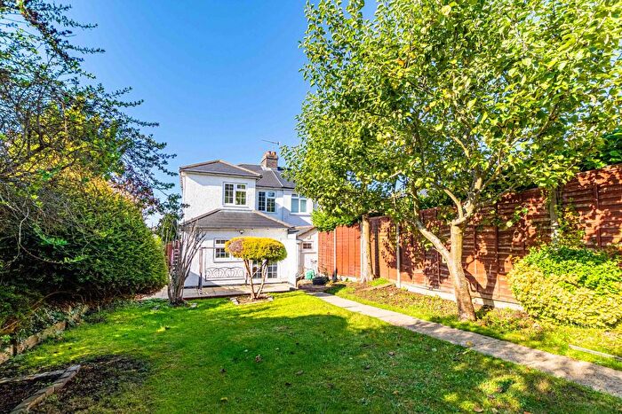 4 Bedroom Semi-Detached House To Rent In Sunmead Road, Hemel Hempstead, HP2