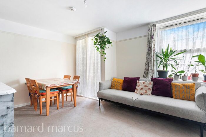 3 Bedroom Flat For Sale In Leigham Avenue, London, SW16