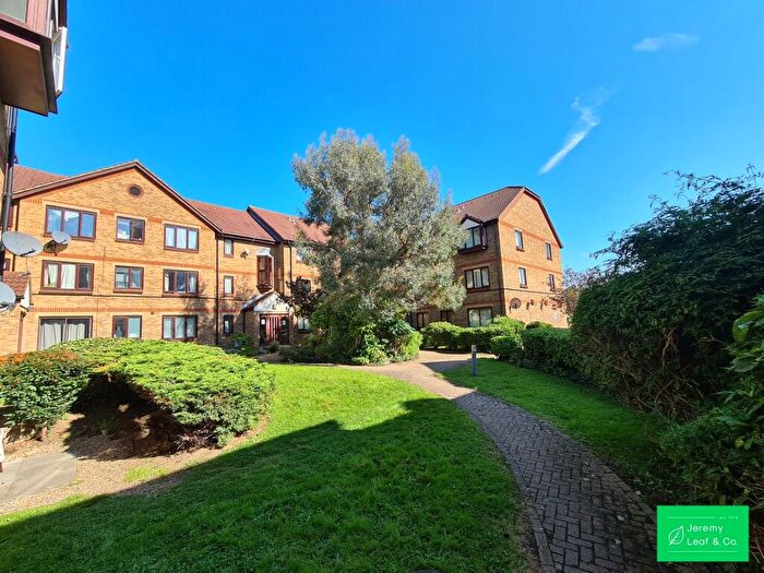 2 Bedroom Flat To Rent In Deanery Close, East Finchley, N2