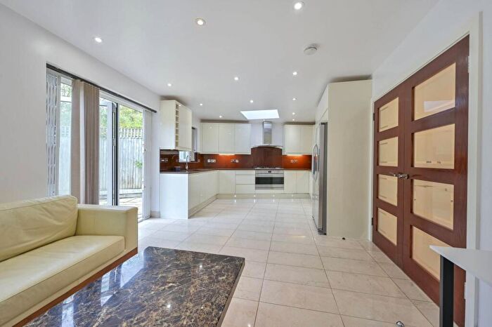 5 Bedroom Semi Detached House To Rent In Thurleston Avenue, Morden, SM4