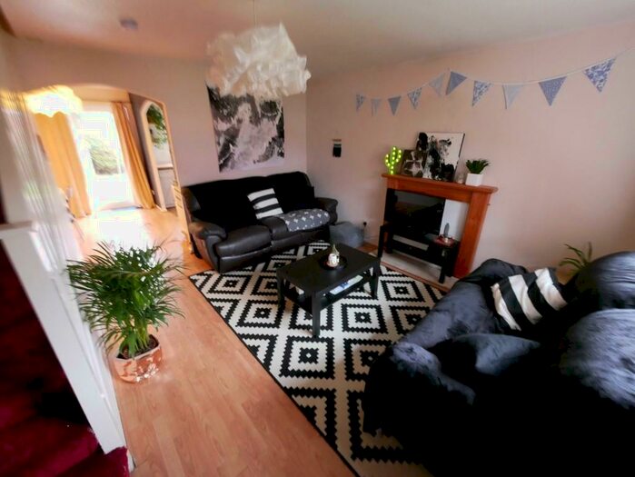 2 Bedroom House To Rent In Livinia GroveLeeds, LS7