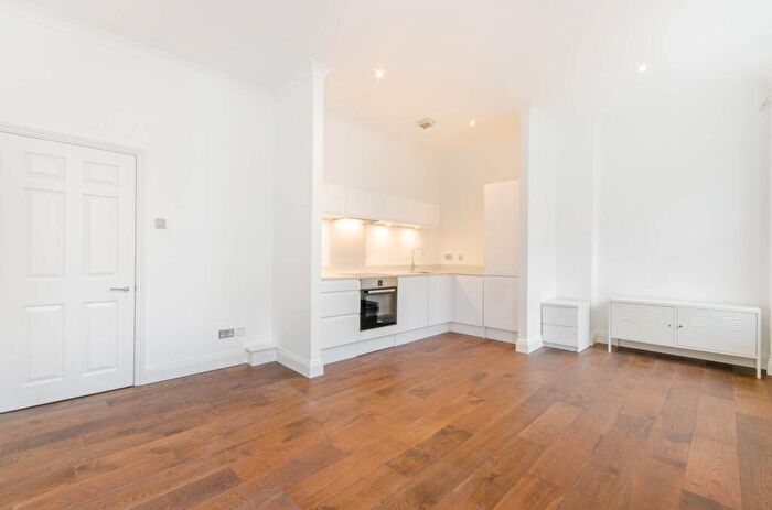 2 Bedroom Flat To Rent In Ludgate Square, City, London, EC4M
