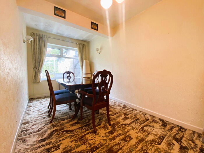 3 Bedroom Semi-Detached Bungalow For Sale In Fairfields, Garden Suburb, Oldham, OL8