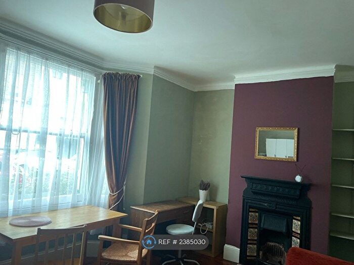 1 Bedroom Semi-Detached House To Rent In Beethoven Street, London Lg, W10