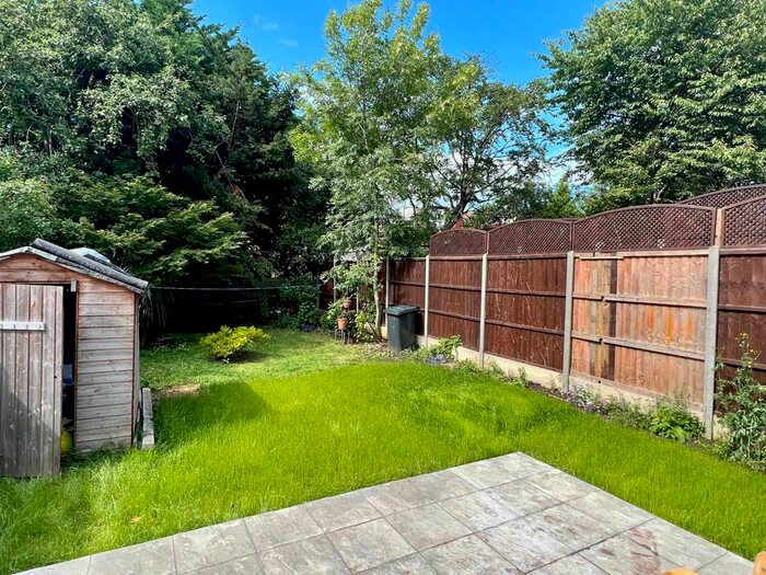 3 Bedroom Flat To Rent In Hayes Crescent, Temple Fortune, London, NW11