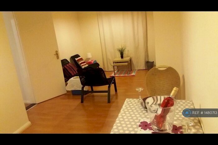 1 Bedroom Flat To Rent In Ritz Court, Potters Bar, EN6