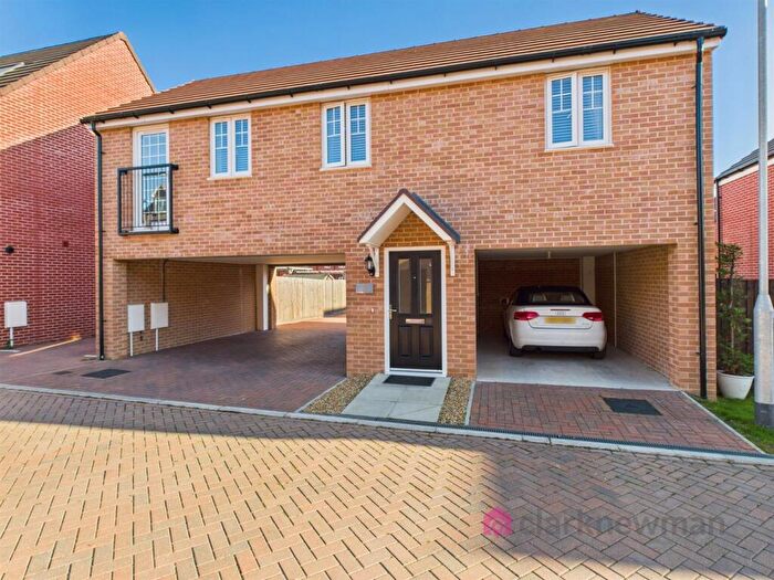 2 Bedroom Coach House For Sale In Grebe Close, Gilden Park, Old Harlow, CM17