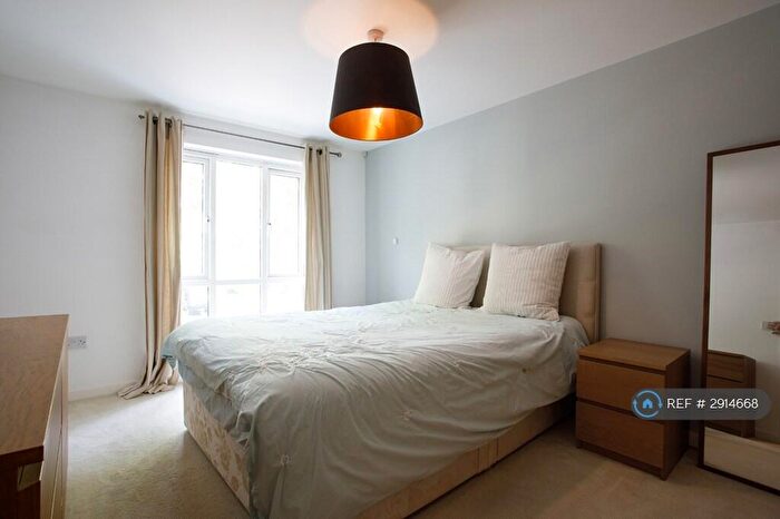 2 Bedroom Flat To Rent In St Georges Way, London, SE15