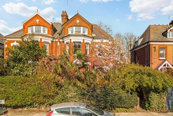 4 Bedroom Flat For Sale In Avenue Road, Highgate, N6