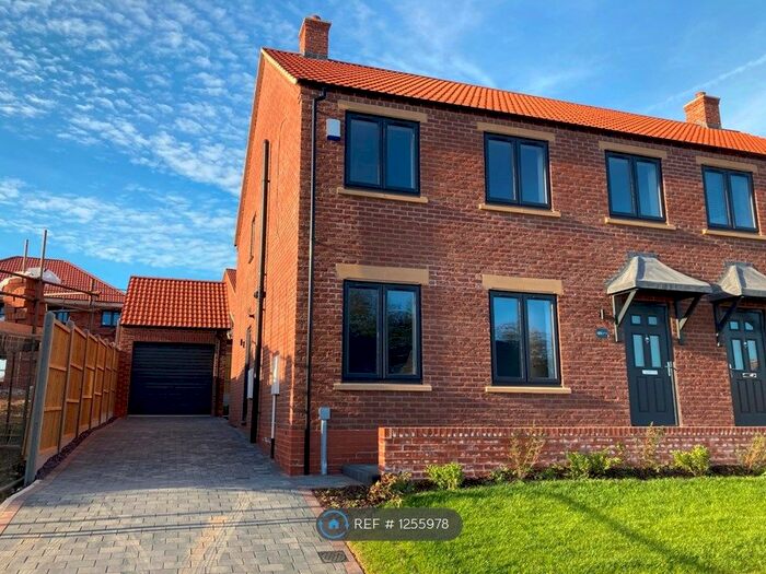 4 Bedroom Semi-Detached House To Rent In Buttercup Lane, Louth LN11