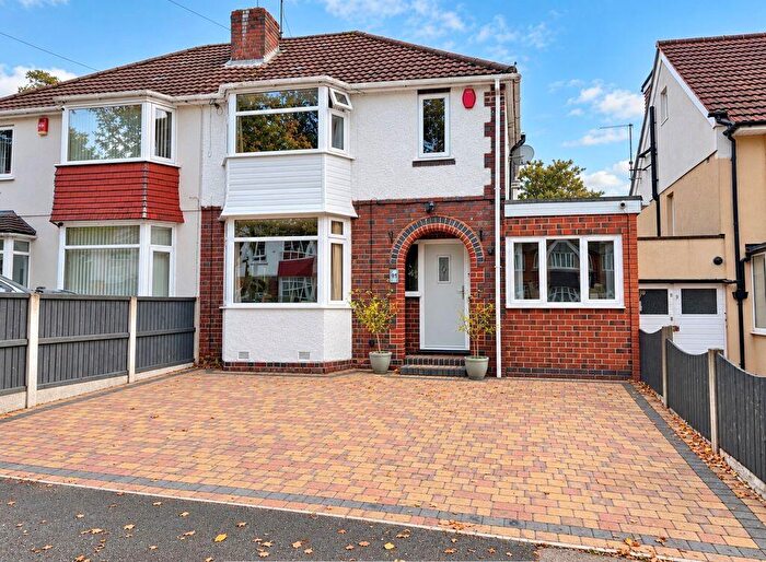 4 Bedroom Semi Detached House For Sale In Warren Hill Road, Kingstanding, Birmingham, B44