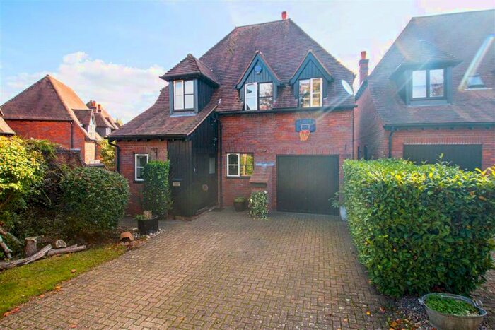 3 Bedroom Detached House To Rent In Butterfield Close, Woolstone, Milton Keynes, MK15