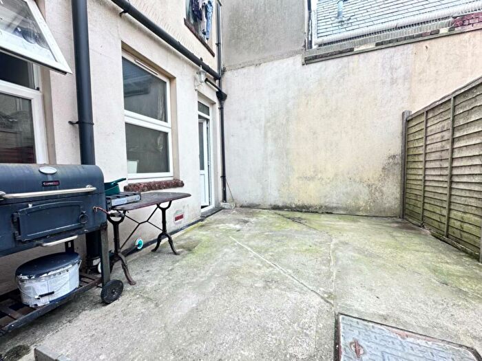 2 Bedroom Flat For Sale In Crescent Street, Weymouth, DT4
