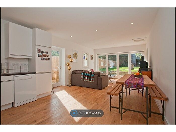 2 Bedroom Flat To Rent In Peckham Hill Street, London, SE15
