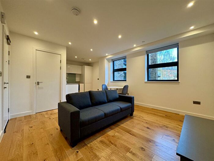 1 Bedroom Flat To Rent In Rockingham Road, Uxbridge, UB8