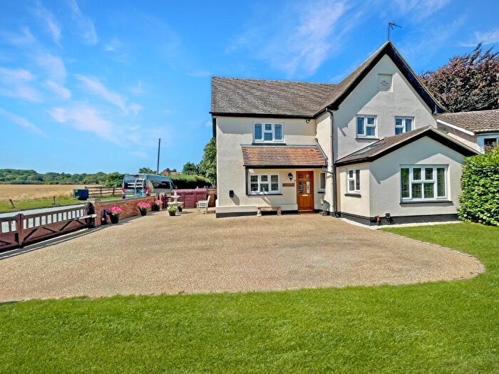 3 Bedroom Detached House For Sale In Silver Lion Gardens, West Street, Lilley, Luton, LU2