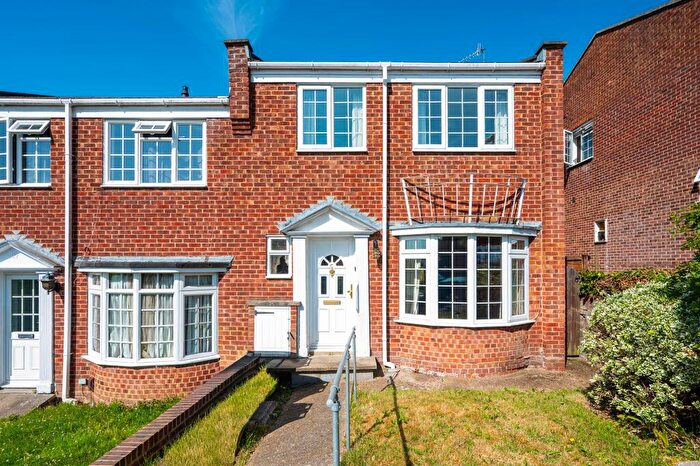 3 Bedroom End Of Terrace House For Sale In Lynwood, Guildford, Surrey, GU2