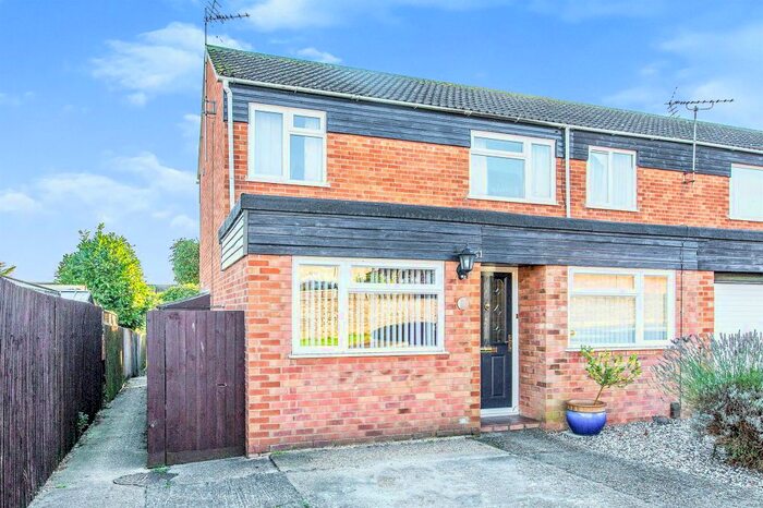 3 Bedroom End Of Terrace House For Sale In Pheasant Rise, Bar Hill, Cambridge, CB23