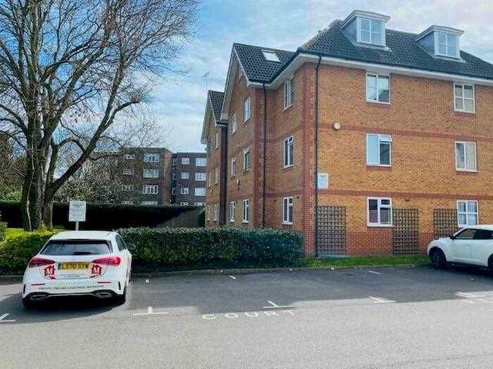 2 Bedroom Flat To Rent In Lincoln Court, Arborfield Close, Slough, SL1