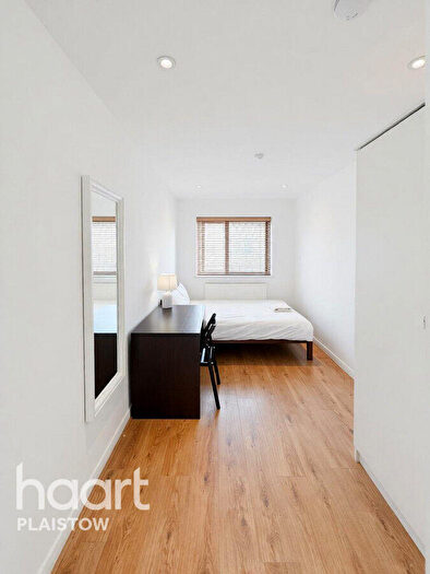 5 Bedroom Detached House For Sale In Dundee Road, London, E13