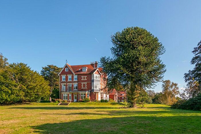 3 Bedroom Apartment For Sale In Holmesdale Park, Coopers Hill Road, RH1