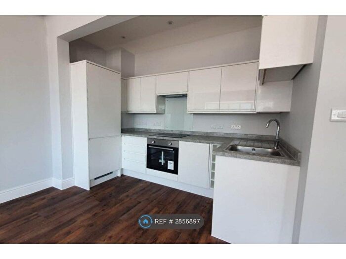 3 Bedroom Flat To Rent In London Road, Leigh-On-Sea, SS9