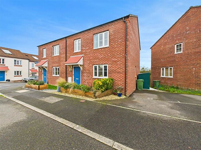 3 Bedroom Semi Detached House For Sale In Craddock Close, Holsworthy, Devon, EX22