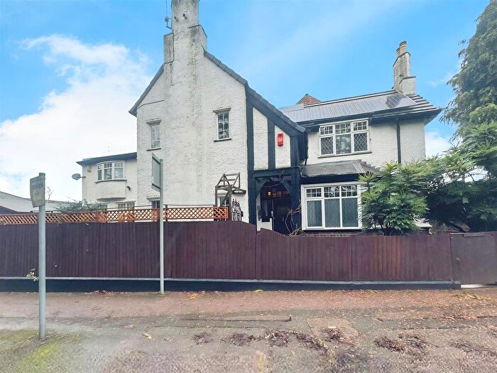 4 Bedroom End Terrace House For Sale In Hall Lane, Leicester, LE2